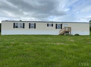 200 Mountain Meadow Dr, Vinton, VA 24179