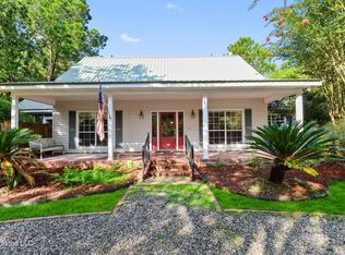 423 Lizana Ln, Waveland, MS 39576