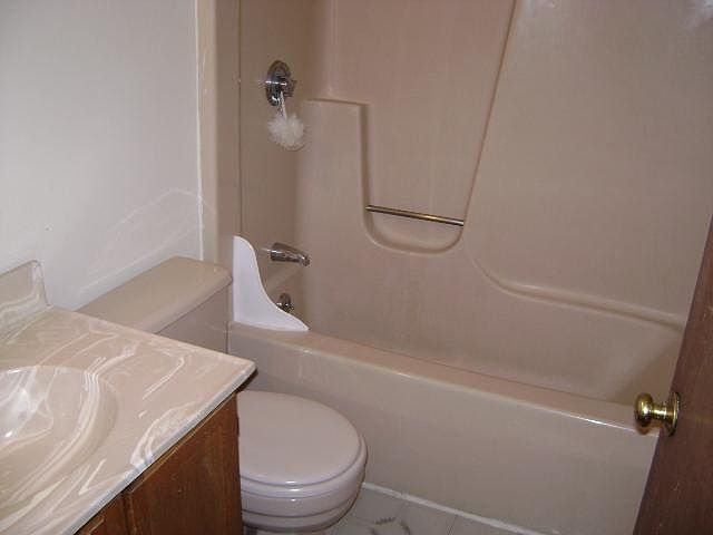 Full bath on 2nd floor