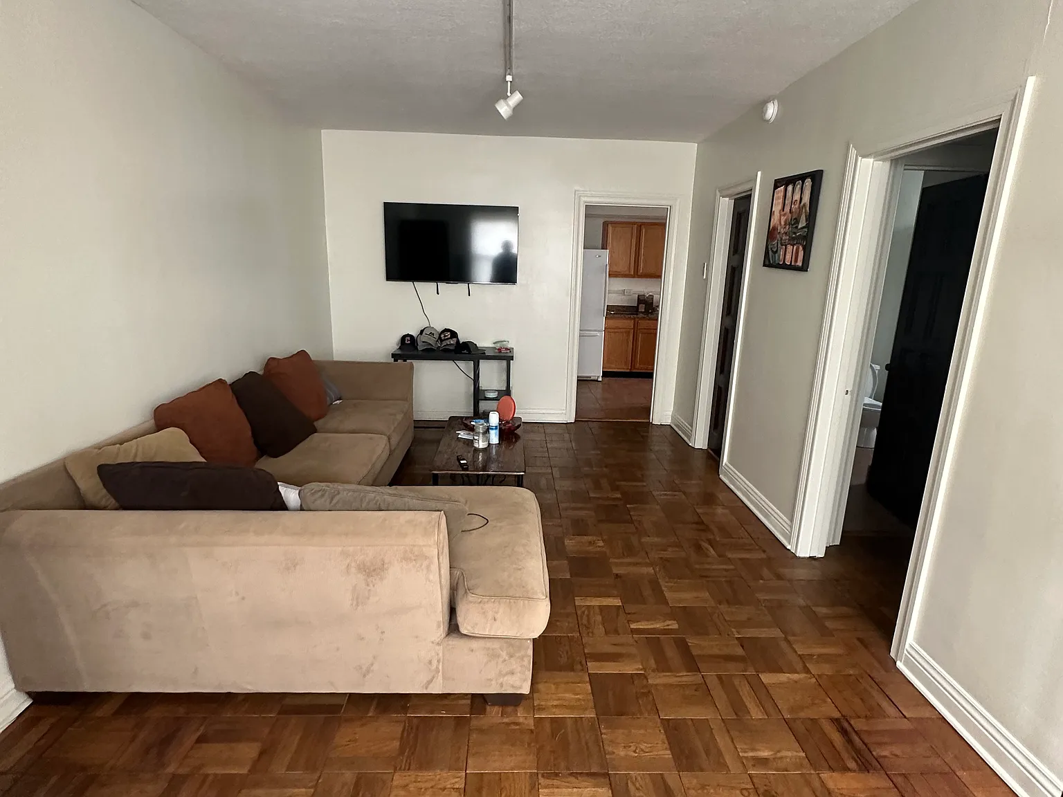 324 S Highland Ave — Photo 4