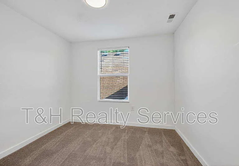 210 N Keystone Ave — Photo 28