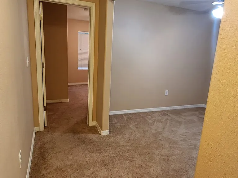 372 Carina Cir — Photo 11