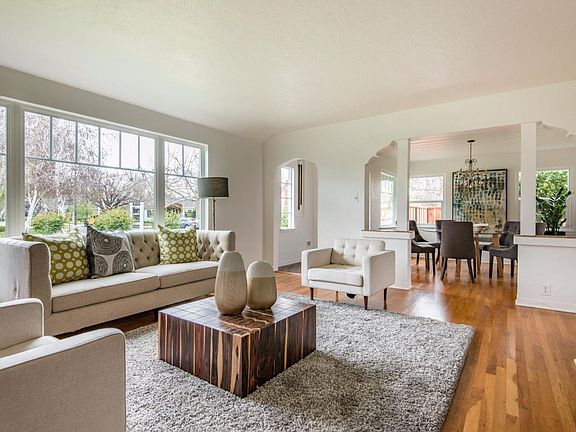 3rd image of 1199 Crescent Dr