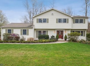 23 Hickory Ln, Long Valley, NJ 07853