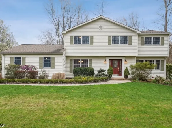 23 Hickory Ln, Washington Twp., NJ 07853