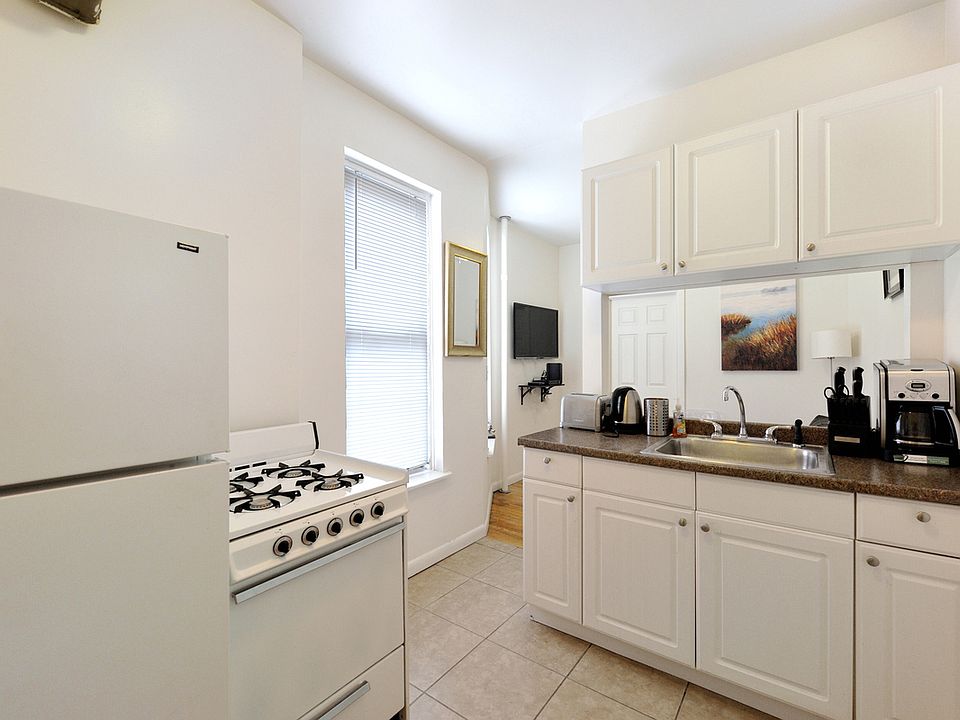 1st image of 452 W 36th St #3RW