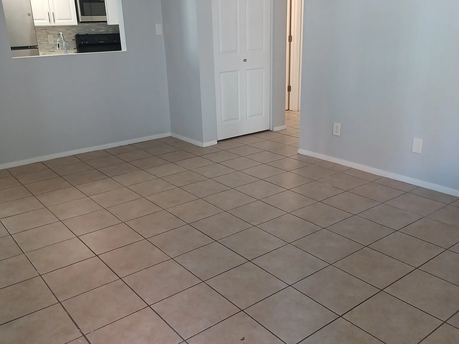 3130 E 4th St — Photo 1