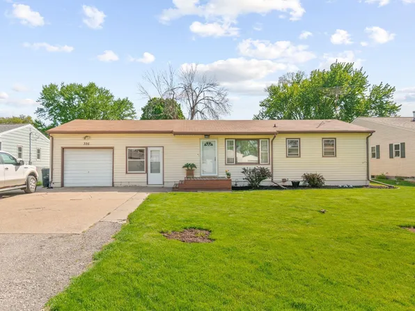 326 4th St, Washburn, IA 50702