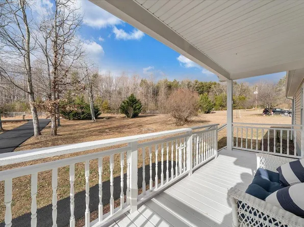 44 Strawberry Banks Dr, Moneta, VA 24121