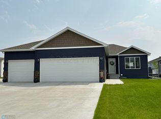 6008 68th St S, Fargo, ND 58104