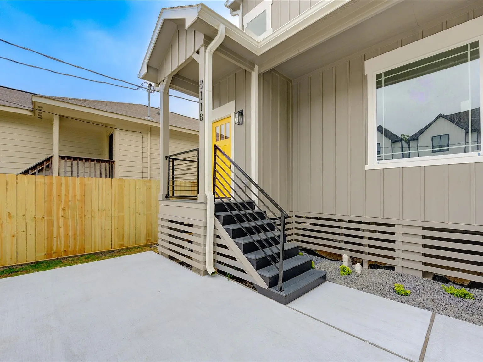 3 bed, 2.0 bath, 1300 sqft, $2,195 — Photo 2