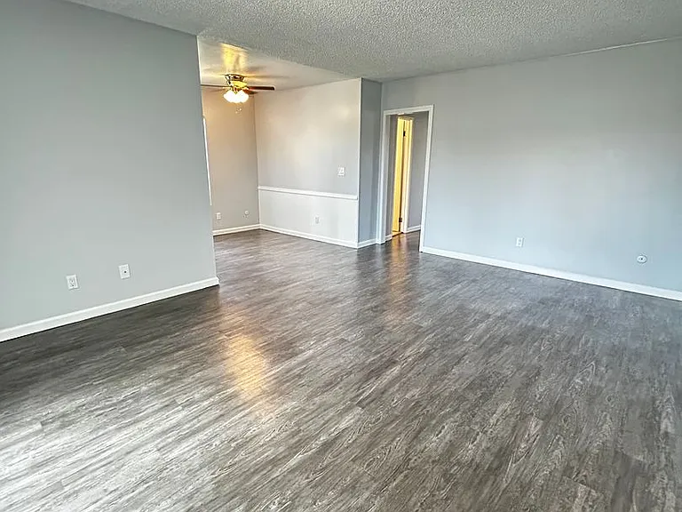 4054 Highland Ave — Photo 2