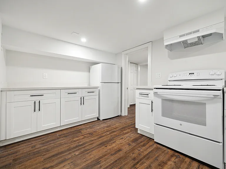 210 Marshall St #3 — Photo 5