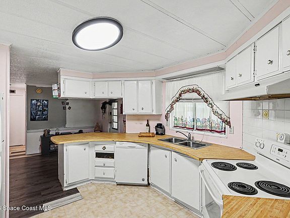 5th image of 548 Marnie Cir