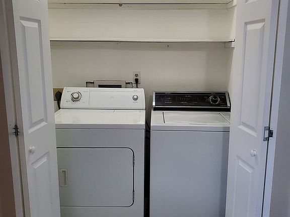 4th image of 2373 Shawnee Dr