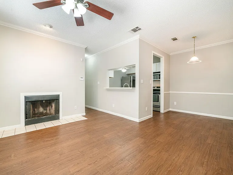2300 Leon St #101 — Photo 12