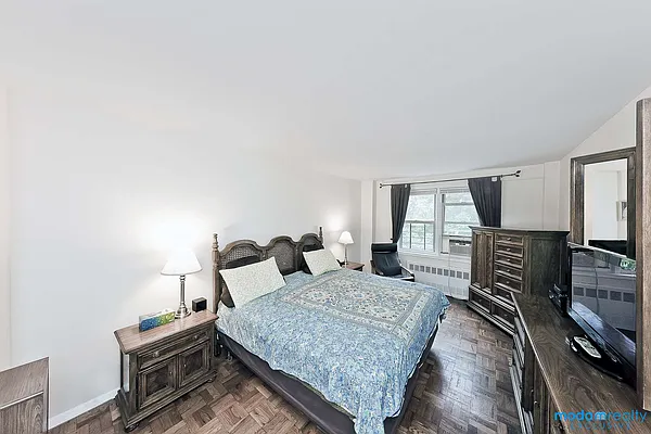 Sold by Moda Realty | media 30