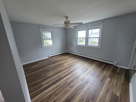 2nd image of 122 Beacon St