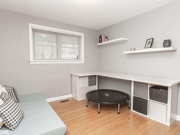 5th image of 205 Wellington St E