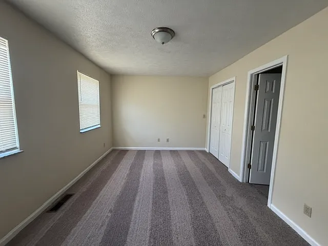 Sleepy Hollow Townhomes — Photo 28