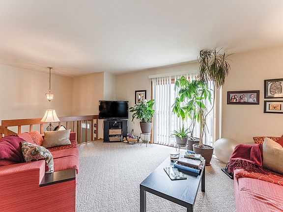 5th image of 700-701 Iroquois Cir