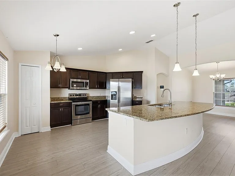 115 Maple Dr — Photo 10