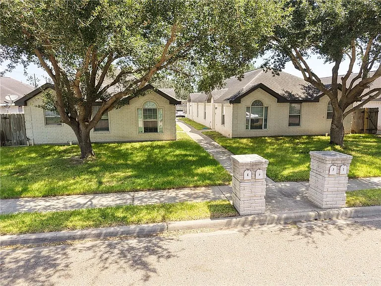 2113 W Carlos Dr — Photo 1