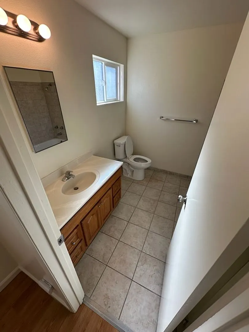 515 South E Creekside Apartments — Photo 3