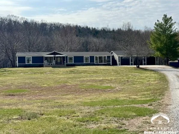 811 N 900th Rd, Lawrence, KS 66047