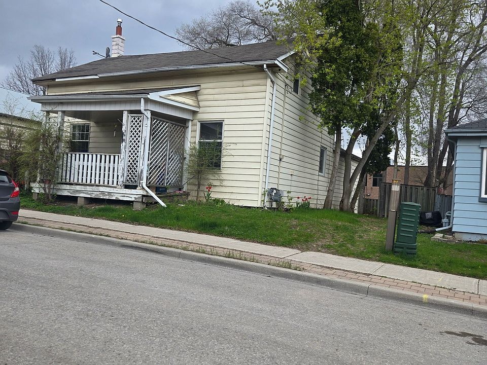 1st image of 451 Simcoe St