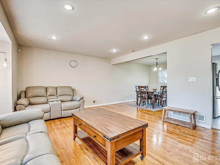 79 Beechwood Ave — Photo 4