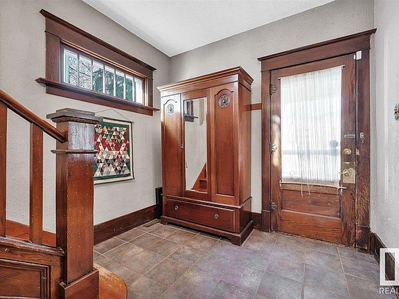 4th image of 10947 123rd St NW