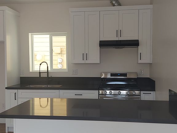 5th image of 398 N Mountain View Ave