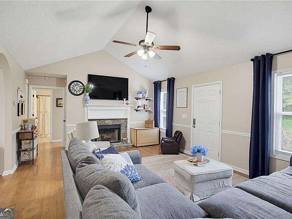 3rd image of 41 Camden Woods Dr NW