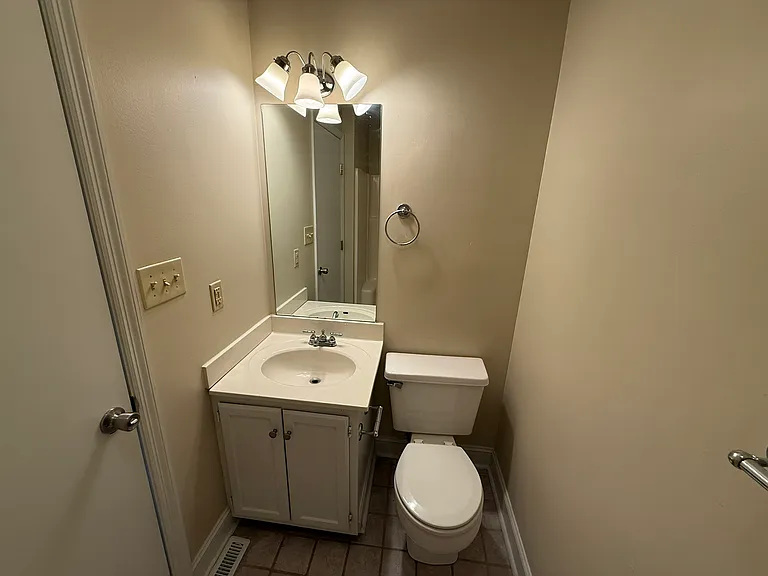 Laurelwood Apartments — Photo 20