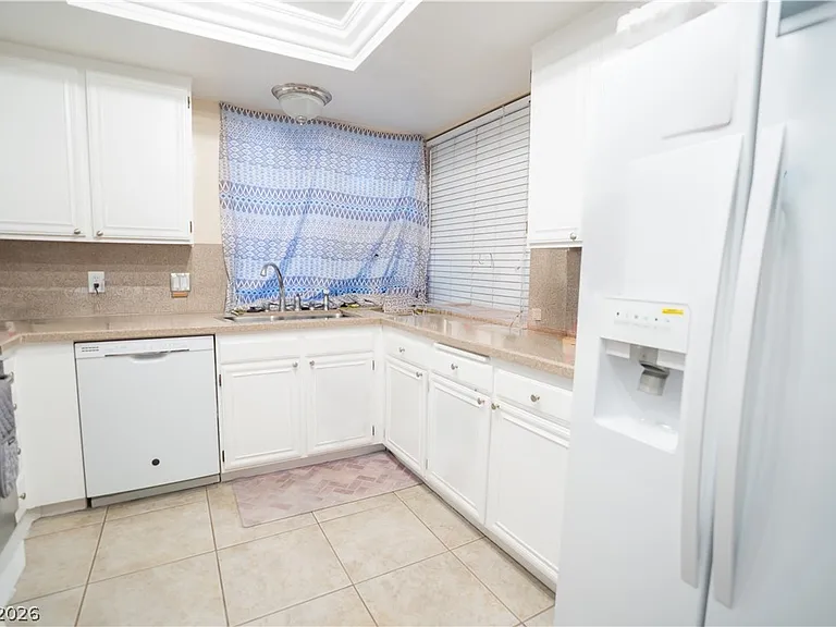 2451 Domingo St — Photo 8