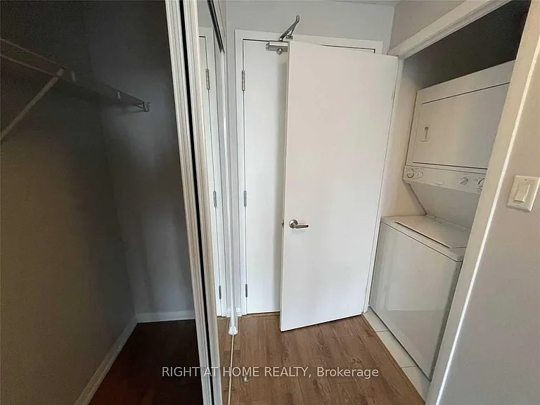 37 Grosvenor St #2905 — Photo 6