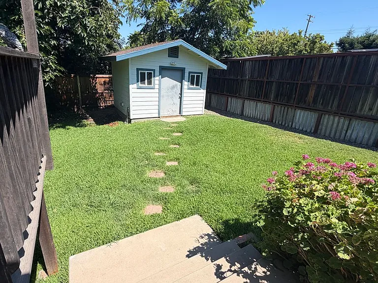 3404 Marshall Ave — Photo 11