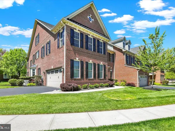 86 Rittenhouse Cir, Newtown, PA 18940