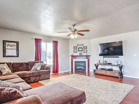 3rd image of 517 W Tea Rose Ct