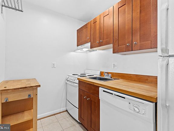 4th image of 3101 S Manchester St APT 903