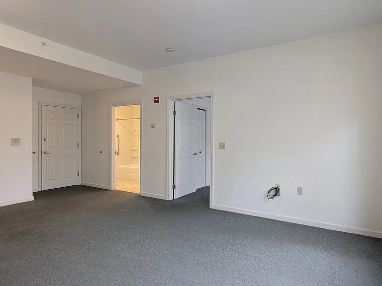Howell House — Photo 8