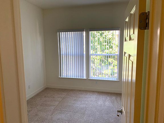 5th image of 1273 Lakeside Dr