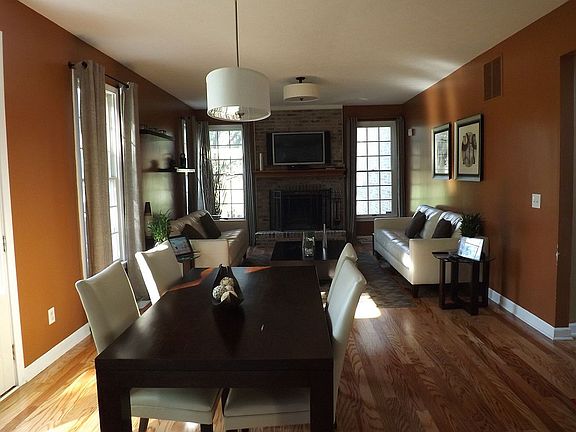 Family room Breakfast area