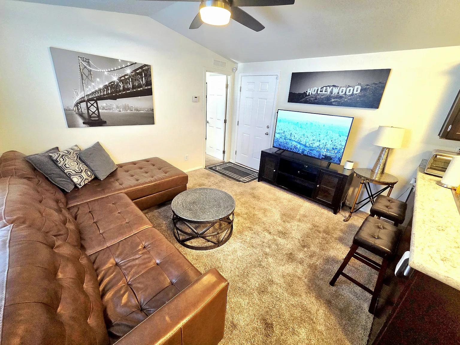 3622 W Monona Dr — Photo 2