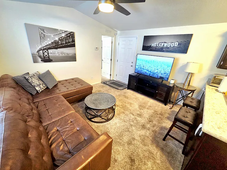 3622 W Monona Dr — Photo 2