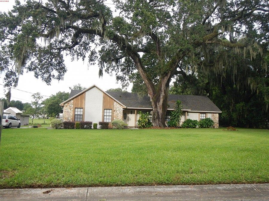 1st image of 4811 Lynn Oaks Cir