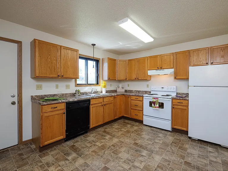 Hazelwood Townhomes — Photo 20