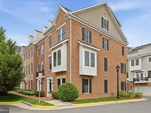 402 Haupt Sq SE, Leesburg, VA 20175