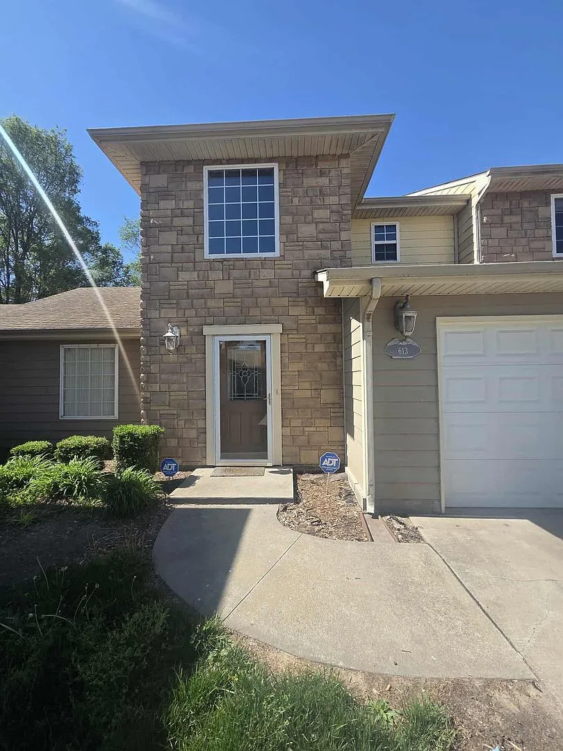 Building Photo - 613 Seitz Ct